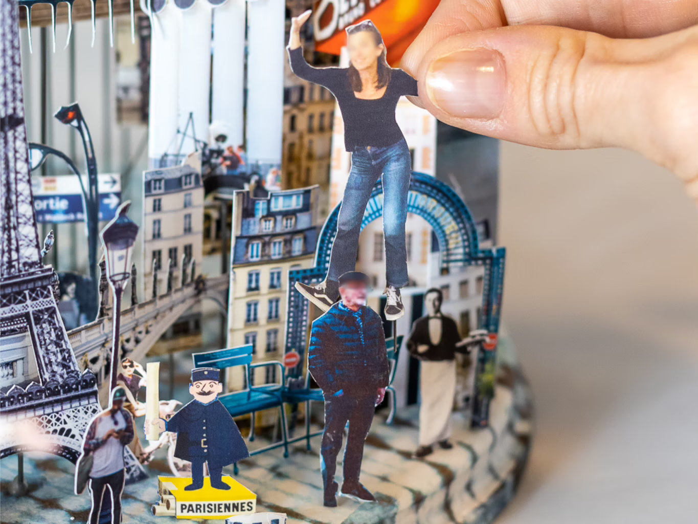 Globe L “Paris” personnalisé pour la famille B****S